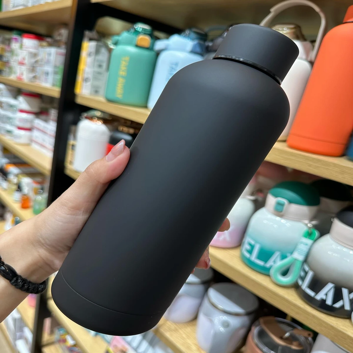 Vacuum Water Bottle Stainless steel vacuum flask Hot and cold