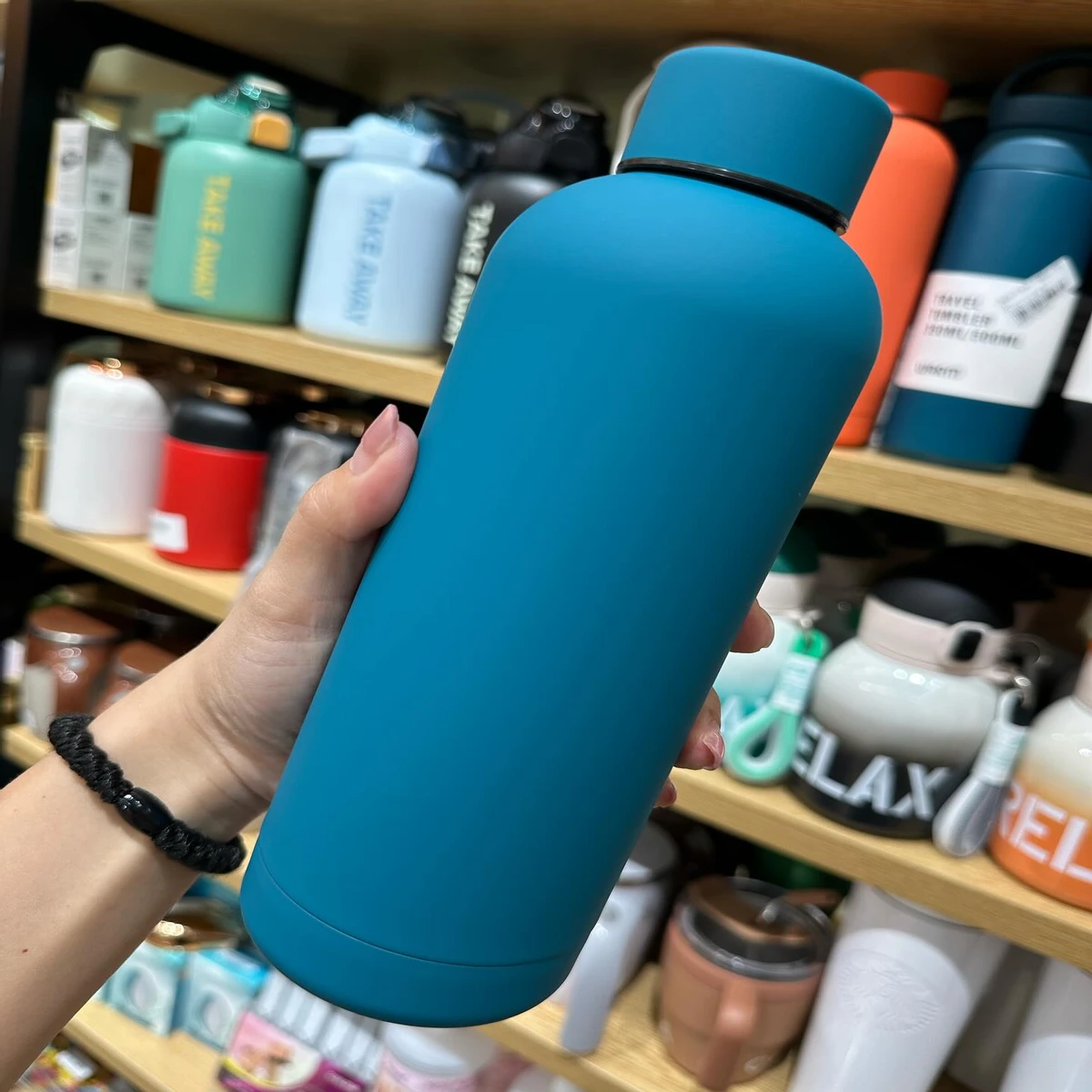 Vacuum Water Bottle Stainless steel vacuum flask Hot and cold