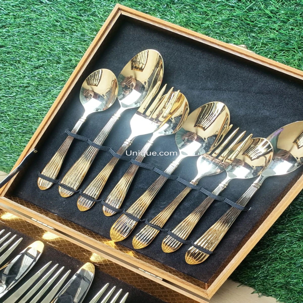 Home Concept 16-Piece Stainless Steel Cutlery Set Golden